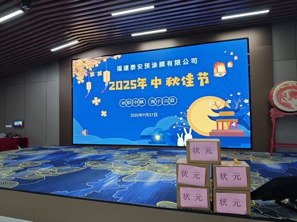 Firar National Day och Mid-Autumn Festival tillsammans